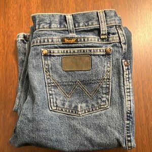 Mens Wrangler George Strait Cowboy Cut jeans. Size 32x32.